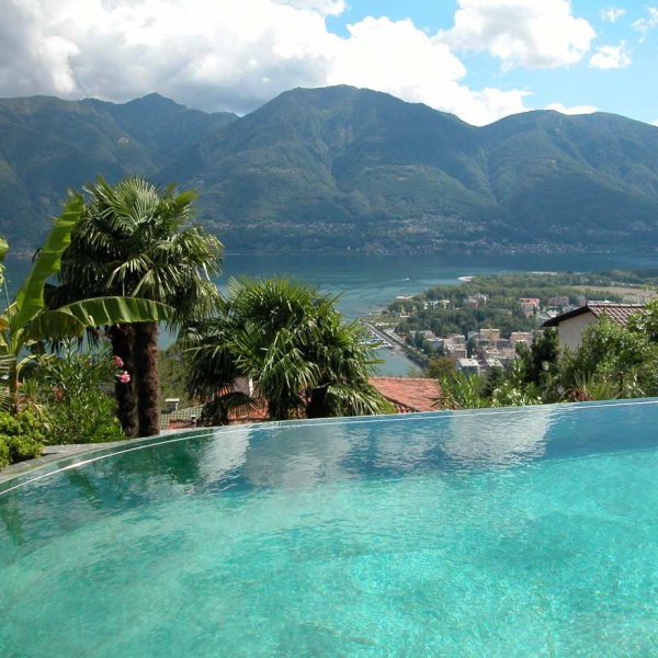 Piscina in pietra naturale