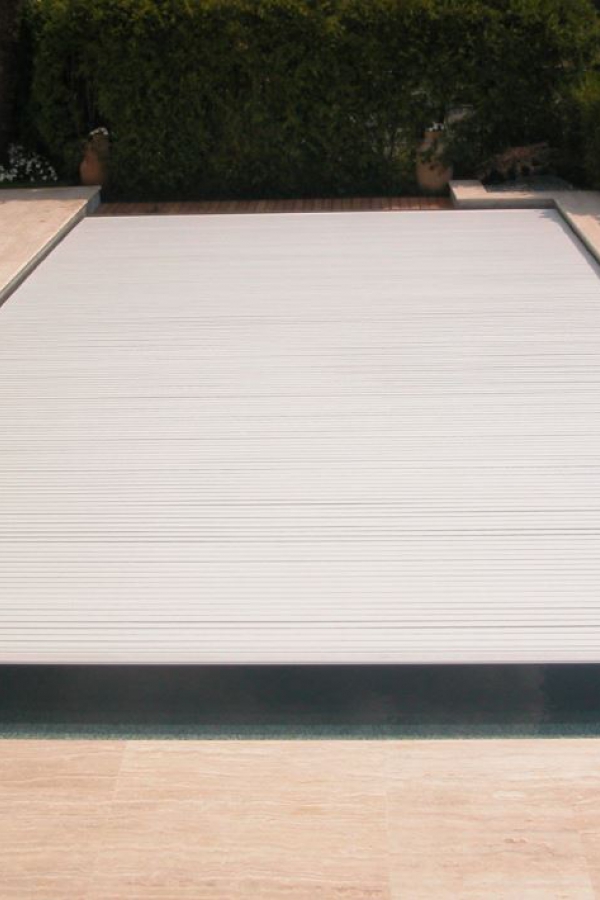 Piscina in Granito e Travertino